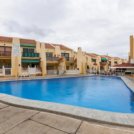 Luxury Flat, Few Minutes From Fanabe Beach! 公寓